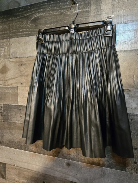 bagatelle collection Black Pleated Faux Leather skirt - Picture 2 of 7